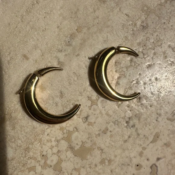 Studio cult Discontinued Gold Crescent Moon earrings NWOT - Picture 1 of 7